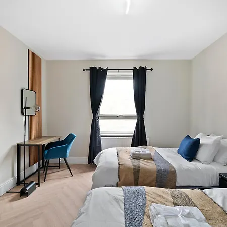 Stylish 3-bedroom Greenwich 2 Bath Pad & Free Parking *