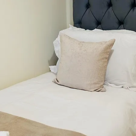 Ground Floor Wimbledon Flat With Parking