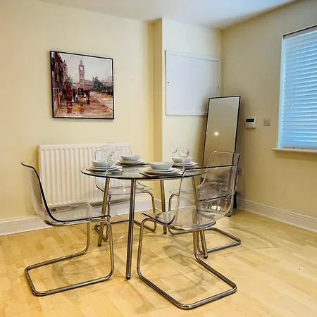 Ground Floor Wimbledon Flat With Parking Apartment