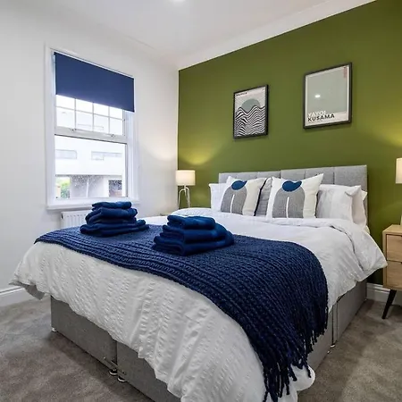 Spacious 3 Bed 3 Bath Aldgate London