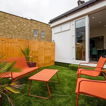 Spacious 3 Bed 3 Bath Aldgate * London