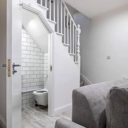 Spacious 3 Bed 3 Bath Aldgate Apartment London