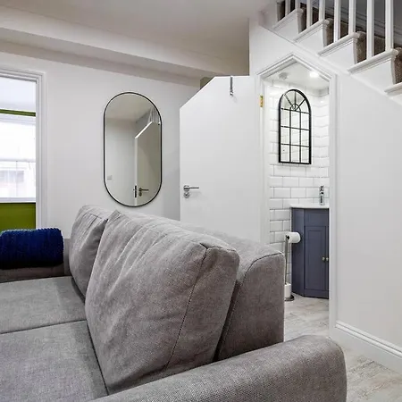 Spacious 3 Bed 3 Bath Aldgate * London