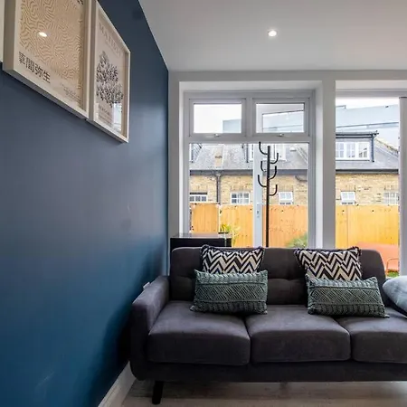 Spacious 3 Bed 3 Bath Aldgate *
