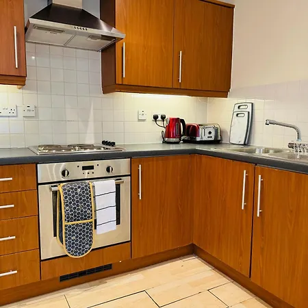 Apartment Ground Floor Wimbledon Flat With Parking