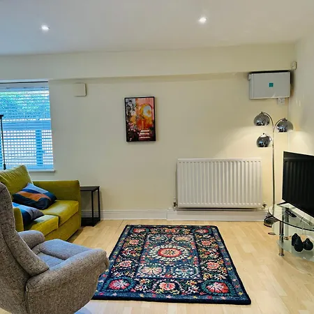 Apartment Ground Floor Wimbledon Flat With Parking London