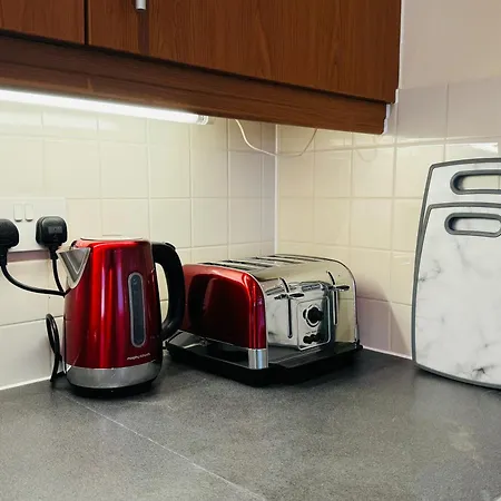 Apartment Ground Floor Wimbledon Flat With Parking London