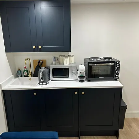 Apartment Chic One Bedroom With Free Wifi *