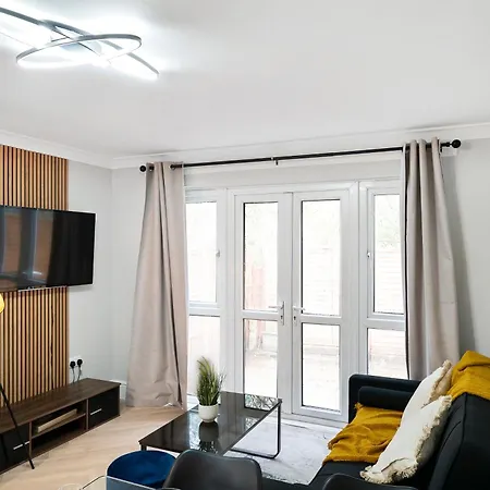 Apartment Stylish 3-bedroom Greenwich 2 Bath Pad & Free Parking *