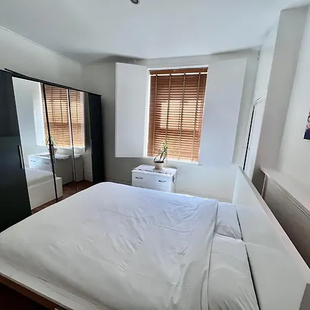 Apartment One Bedroom Flat Nine Elms Sw8 London