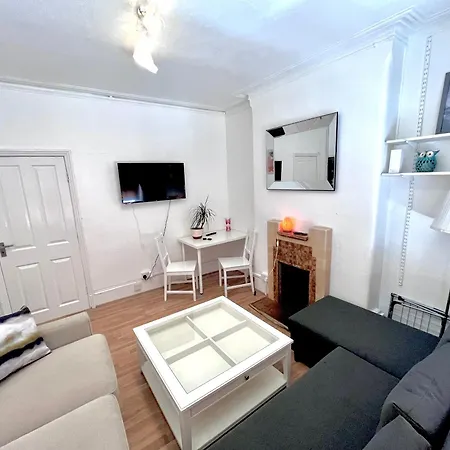 Apartment One Bedroom Flat Nine Elms Sw8 *