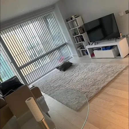 Apartment Park Royal London