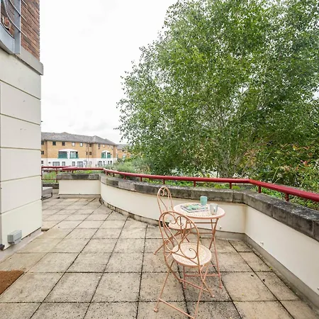 Pass The Keys - Waterfront Terrace Parking London
