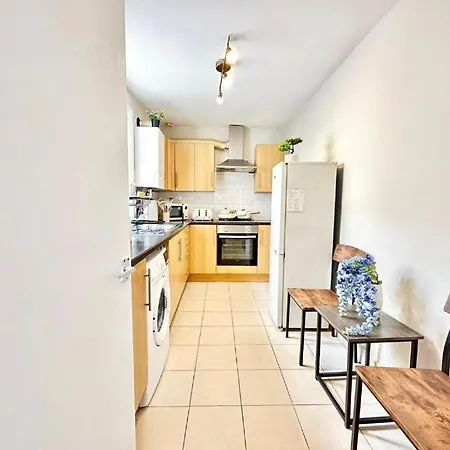 Beautiful Two Bedroom Queensway London