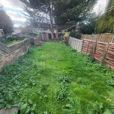 Garland Spacious Apartment, Close To Station With Parking And Garden * Ilford
