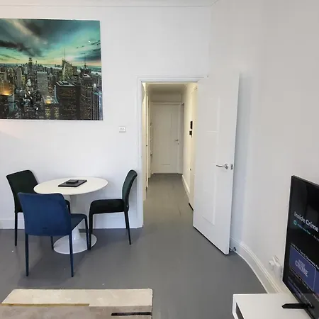 Garland Spacious Apartment, Close To Station With Parking And Garden * Ilford