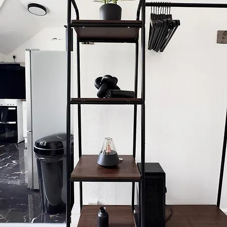 Apartment Stylish Central Kingston Studio, Professionals, Relocators, Long Stays, Near Kingston Station And Shopping Centre