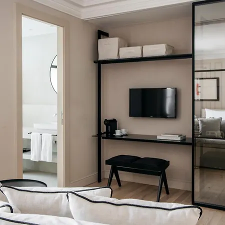 Hotel The Caesar London