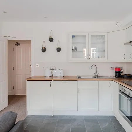 The Sensual Breeze - Fitzrovia Apartment *