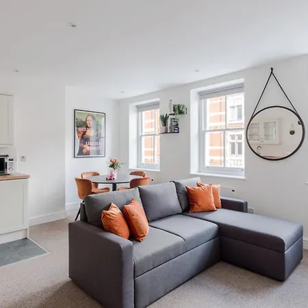 The Sensual Breeze - Fitzrovia * London