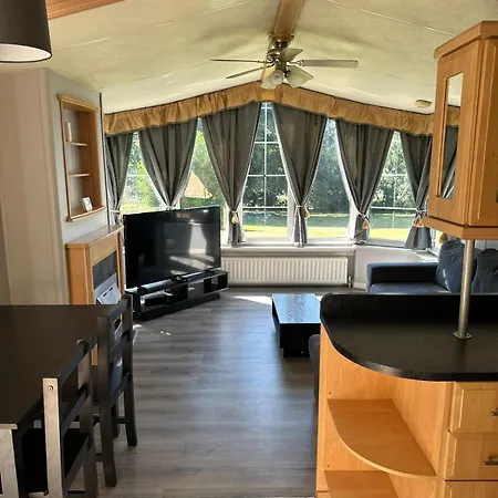 Modernised 3 Bedrooms Mobile *