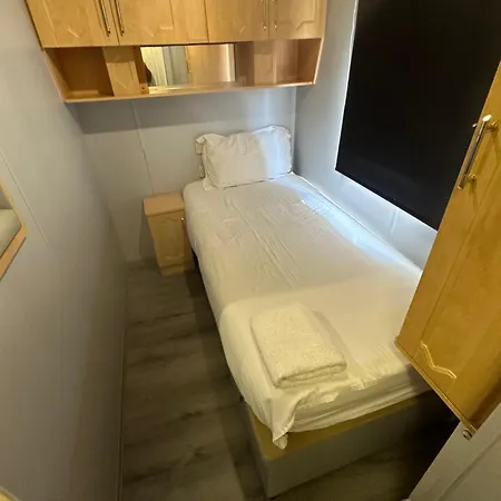 Modernised 3 Bedrooms Mobile *