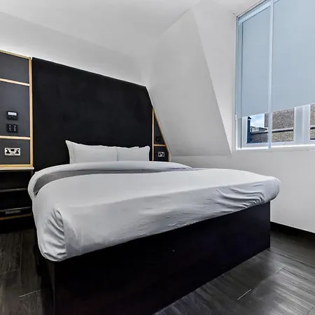 The Z Holborn 3*