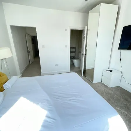 Homestay Comfortable Bay Window Stone Private Bathroom Edgware
