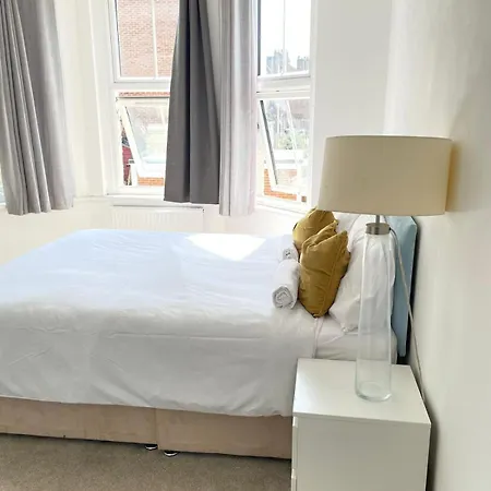 Comfortable Bay Window Stone Private Bathroom * Edgware