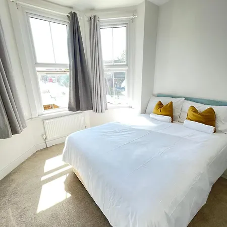 Homestay Comfortable Bay Window Stone Private Bathroom Edgware