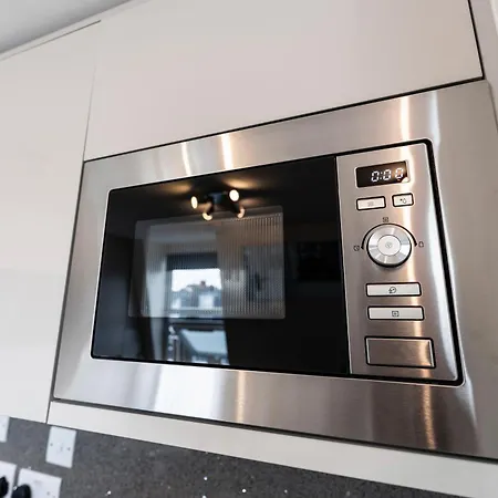 Fulham Luxury Close To Underground Newly Refurbished Hr Apartment London