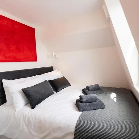 Fulham Luxury Close To Underground Newly Refurbished Hr Apartment