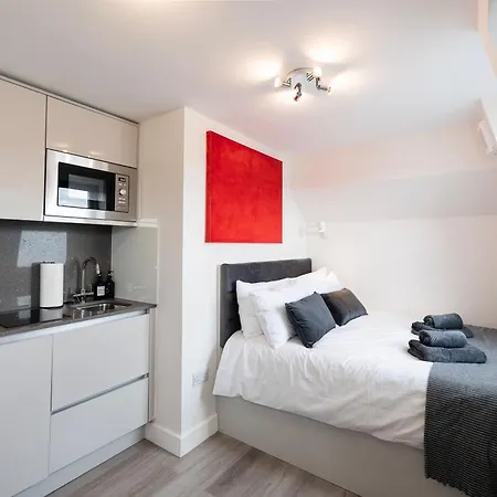Fulham Luxury Close To Underground Newly Refurbished Hr Apartment *