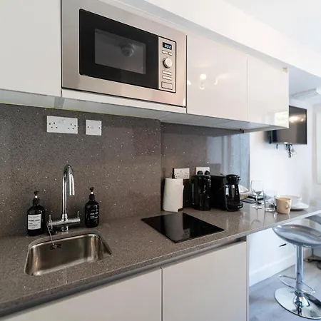 Fulham Luxury Close To Underground Newly Refurbished Hr Apartment London