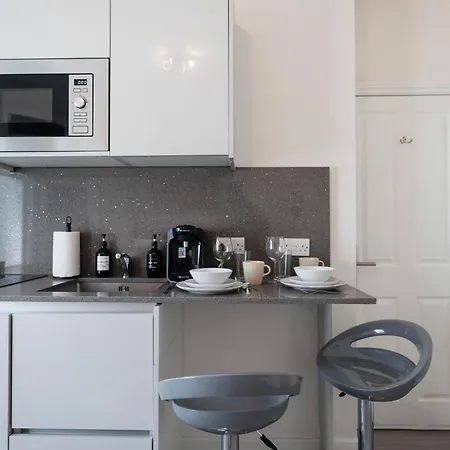 Fulham Luxury Close To Underground Newly Refurbished Hr Apartment London