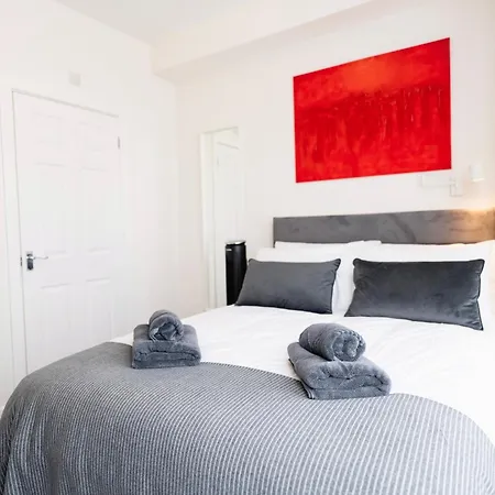 Fulham Luxury Close To Underground Newly Refurbished Hr Apartment *