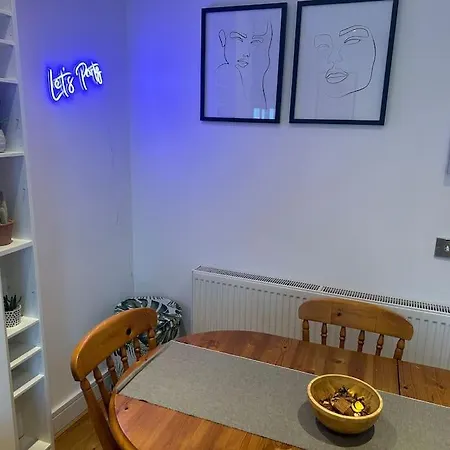 Putney , Modern-flawless ! Apartment *