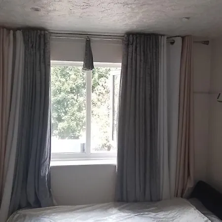 Homestay Airport, Excel, Univ Of East London, O2
