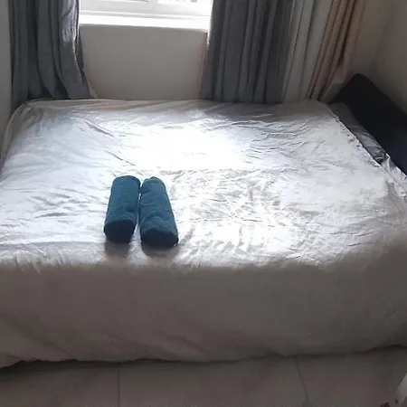 Airport, Excel, Univ Of East London, O2 Homestay London
