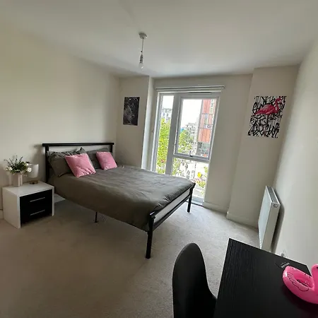 Peaceful Shared Flat 30mins London *