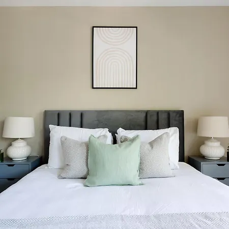 Chelsea Harbour Luxury Apartment