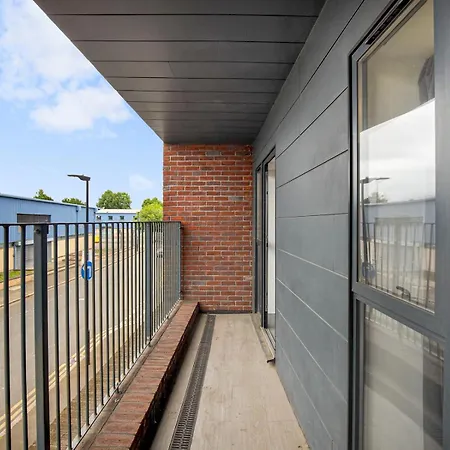 2 Bedrooms 2baths 3toilets Near Excel City Airport O2 Sleeps Up To 5 Apartment London