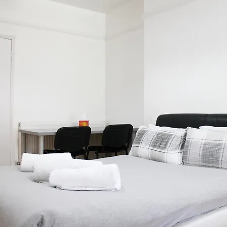 Apartment Large Garden Flat On Golders Road *