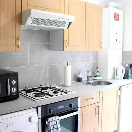 Large Garden Flat On Golders Road