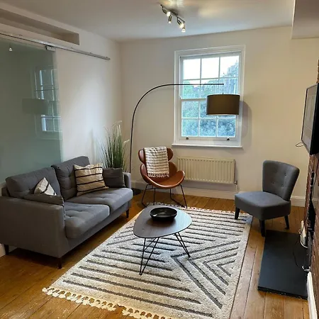 King's Cross 2 Bedroom Apartment *