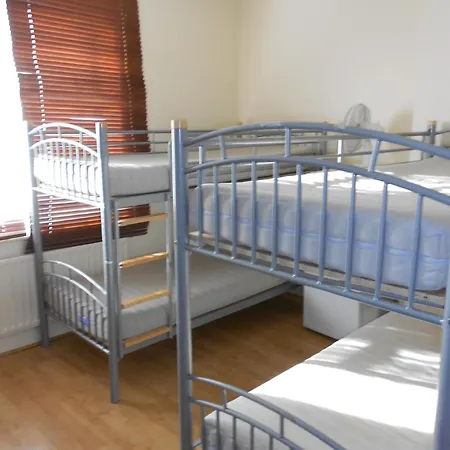 24/7 Hostel