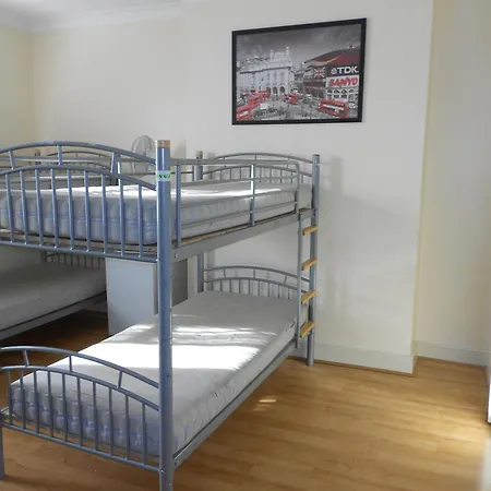 Hostel 24/7 *