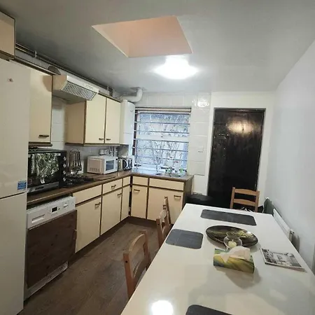Apartment Stockwell Station London