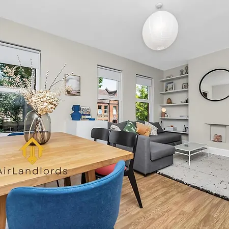 Unique 2 Bedroom Flat In Heart Of Walthamstow Apartment