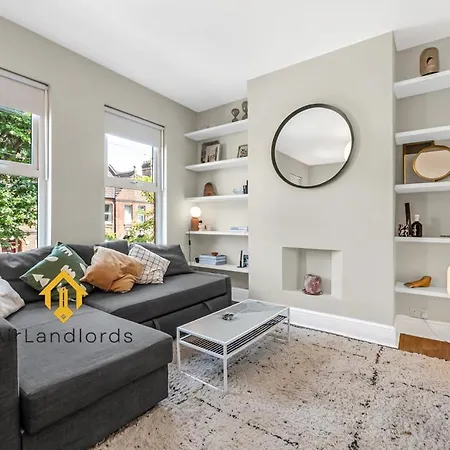Unique 2 Bedroom Flat In Heart Of Walthamstow London
